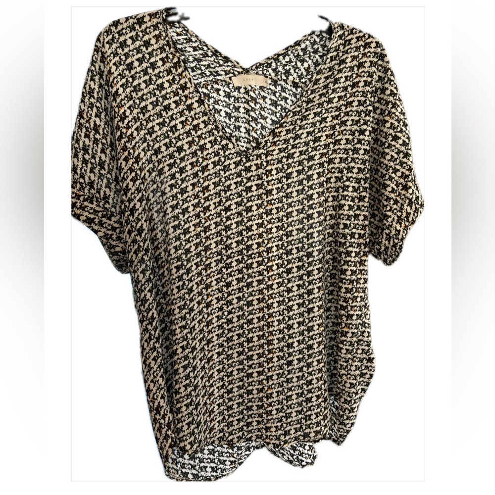 Lush Black and White Patterned Blouse